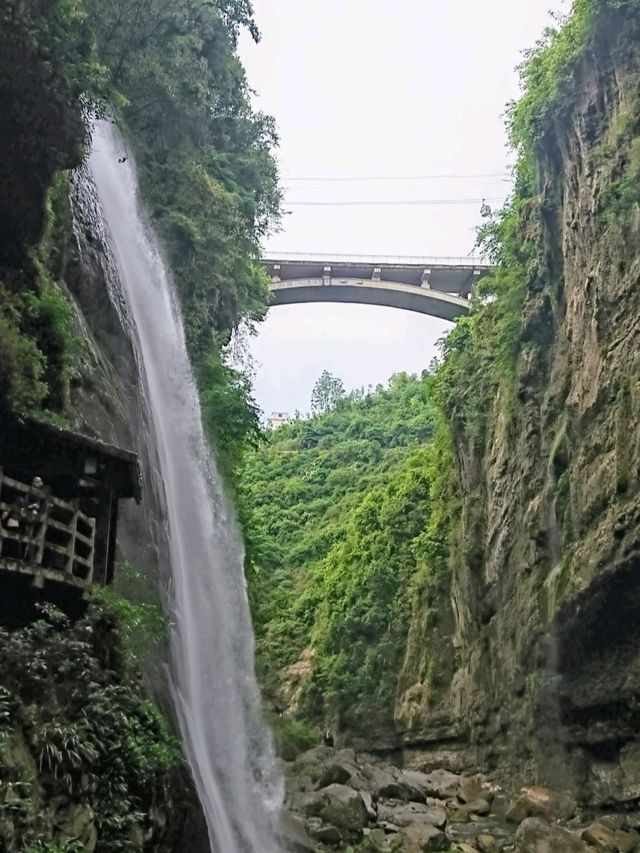 雲龍地縫，恩施奇特的峽谷地縫和暗流地貌