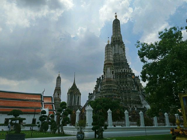 ชวนกันสวดมนต์ข้ามปี..วัดอรุณ