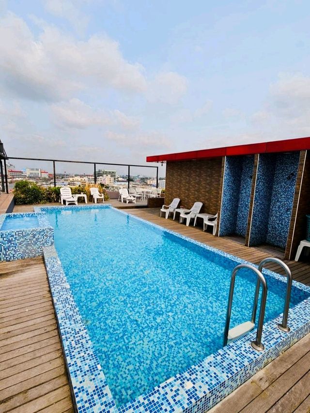 Villa Baron Hotel โรงแรมวิลล่า บารอน ปากเกร็ด