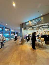 美しすぎるツリーを見ながらショッピングができるスポット🛒🎄💖【東京駅】