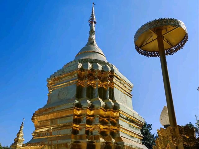 หนึ่งในพระธาตุเก้าจอม บนดอยจอมแว่ อายุกว่า ๗๐๐ ปี