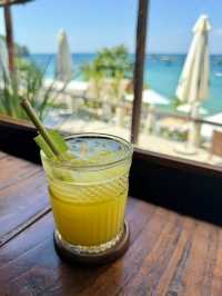 Cafe with amazing sea view🍸