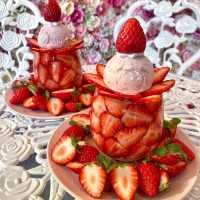 Sweet Time at Cafe de Peru🍓💐