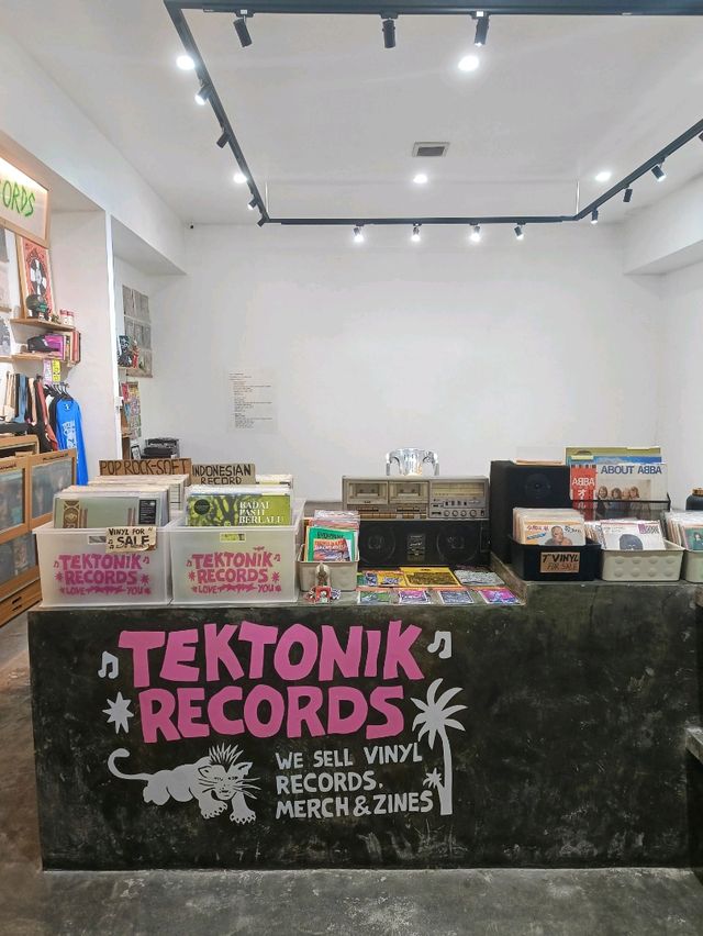 Tektonik Records - a vinyl-lover's haven in Ubud