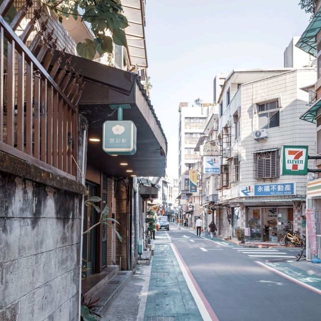좁은 골목길 사이로 펼쳐진 예쁜 풍경 융캉제