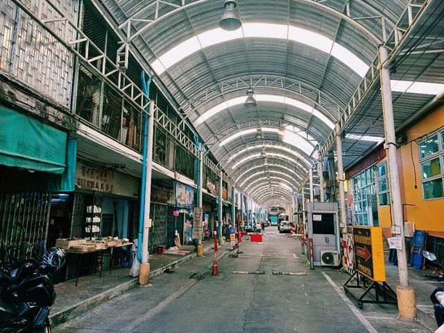 泰國曼谷市中心湄南河畔百年老市場景點：拍乎叻路市場，適合休閒逛街購物拍照📸打卡