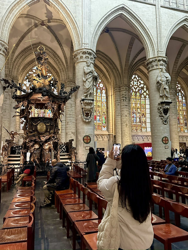 브뤼셀 스테인드글라스 이쁜 성당
