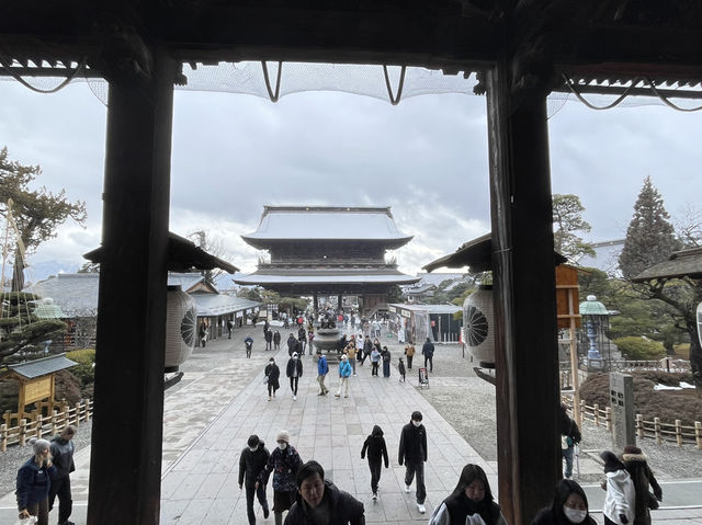 วัดเซนโคจิ (Zenkoji Temple)