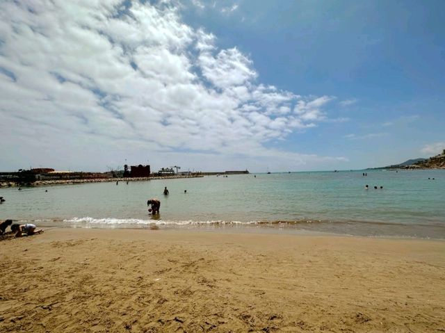 地中海沿岸城市怎可能少了海灘