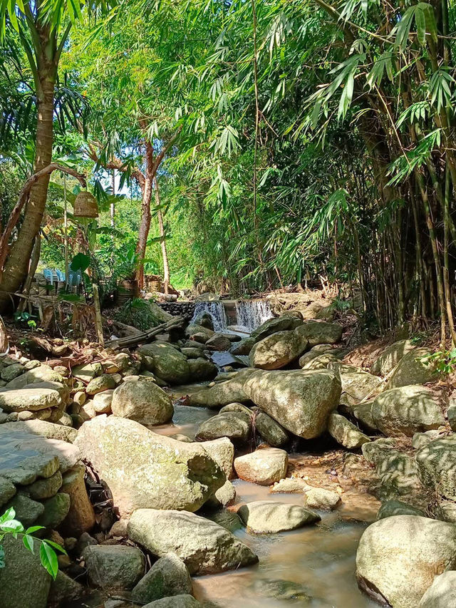 คาเฟ่ลับๆ สวนผึ้ง ริมลำธาร หมู่บ้านมอญห้วยน้ำใส🍃
