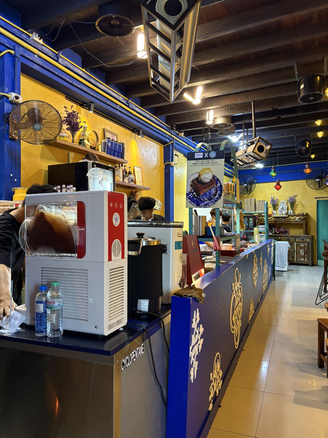  Phuketique Coffee Bar ร้านโทสเจ้าดังภูเก็ต