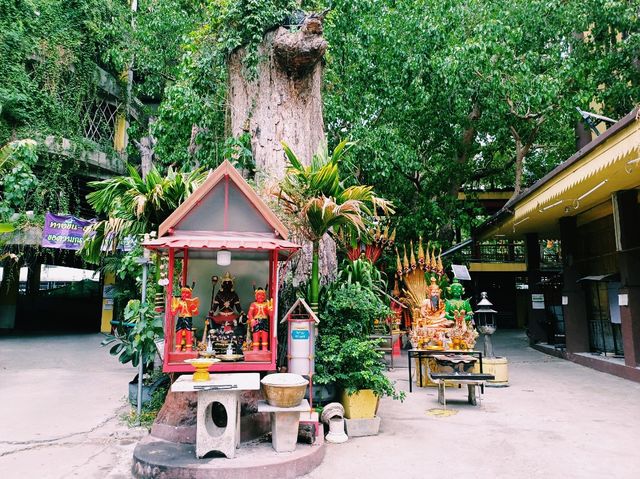 泰國曼谷市中心湄南河畔著名古跡皇家寺廟景點：Wat Pha Si，百年歷史古跡寺廟，適合打卡拍照📸冥想