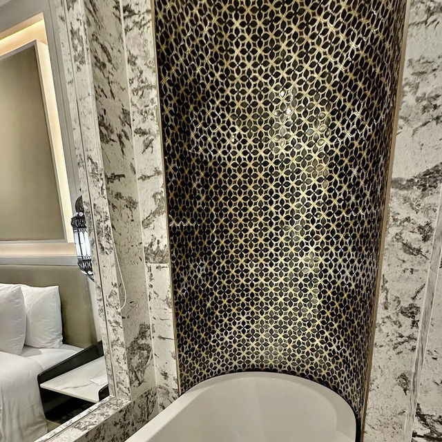 Valia Hotel Bangkok，滿溢泰國文化意象的金碧輝煌設計