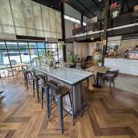 ชิลเอ้าท์😎 ที่ Roux cafe ระยอง