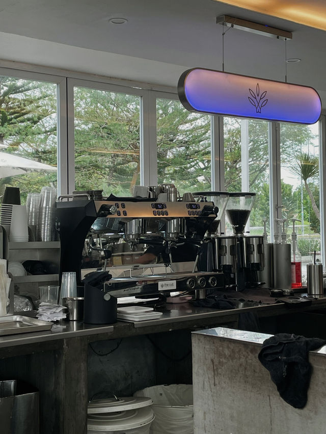 The RUD Café & Bistro— rustic and industrial-inspired interior