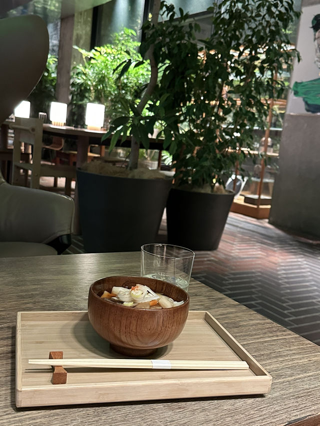 おすすめアートホテル！宿泊者はラウンジで5時間飲み放題🥂