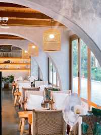 Aloha Beach Cafe ริมทะเล บรรยากาศดี 🍵