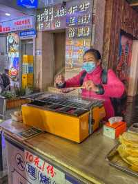 Local Flavors & Lively Scenes: A Spring Stroll through Nanqiang Market