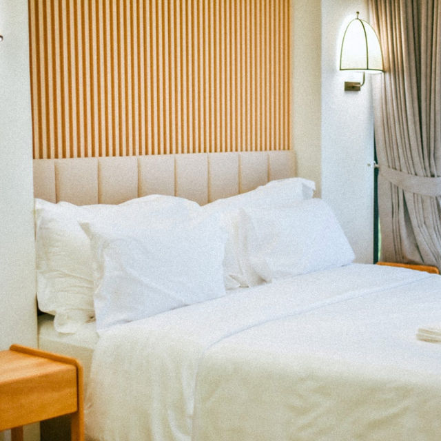 Mirror Mirror Hotel Cafe & Restaurant Rayong
