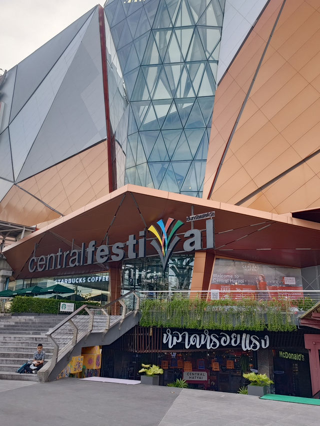 Central Festival Must-Click Spot!