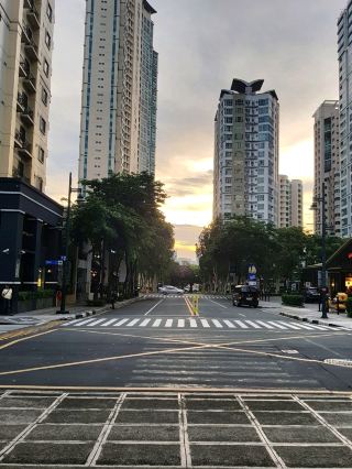 Getting lost in Bonifacio High Street