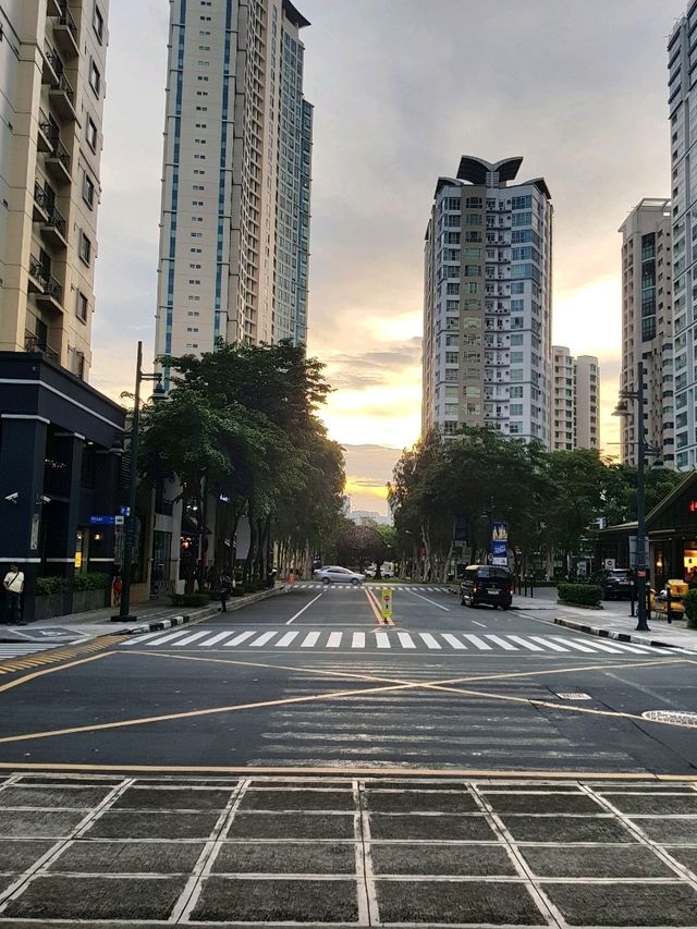 Getting lost in Bonifacio High Street