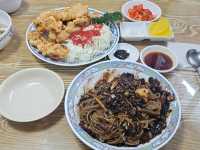 “Yeonnal Junggukjip: A Taste of Old Seoul’s Chinatown”