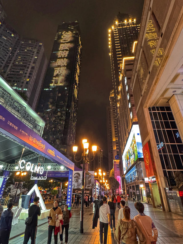 Neon Nights & City Lights: The Buzzing Pulse of Chongqing’s 解放碑