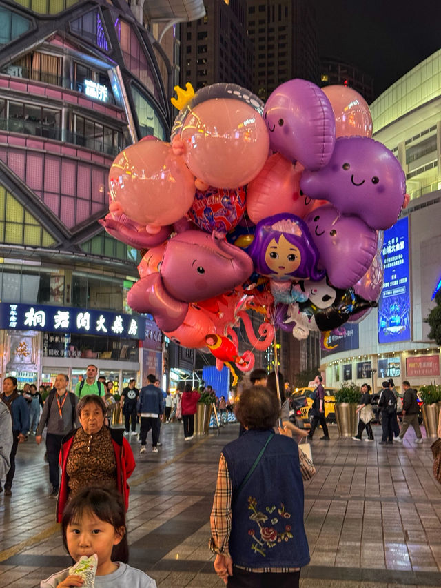 Neon Nights & City Lights: The Buzzing Pulse of Chongqing’s 解放碑