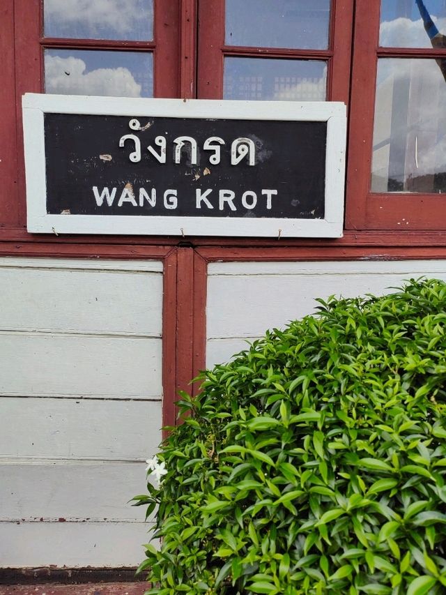 สถานีรถไฟวังกรด  ประตูสู่ย่านเก่าแห่งกาลเวลา