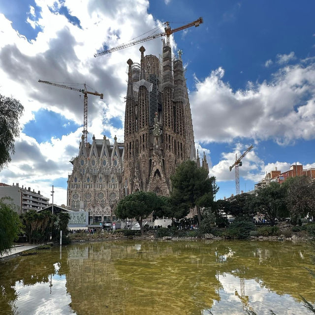 🌀 “Stone That Breathes: A Morning at Sagrada Família”