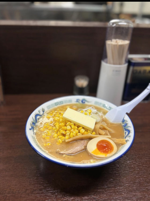 🌆【札幌・すすきの】ネオン煌めく街で味わう、夜のご褒美・海鮮丼体験 