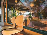 แอบชง” – คาเฟ่บ้านไม้กลางสวน 