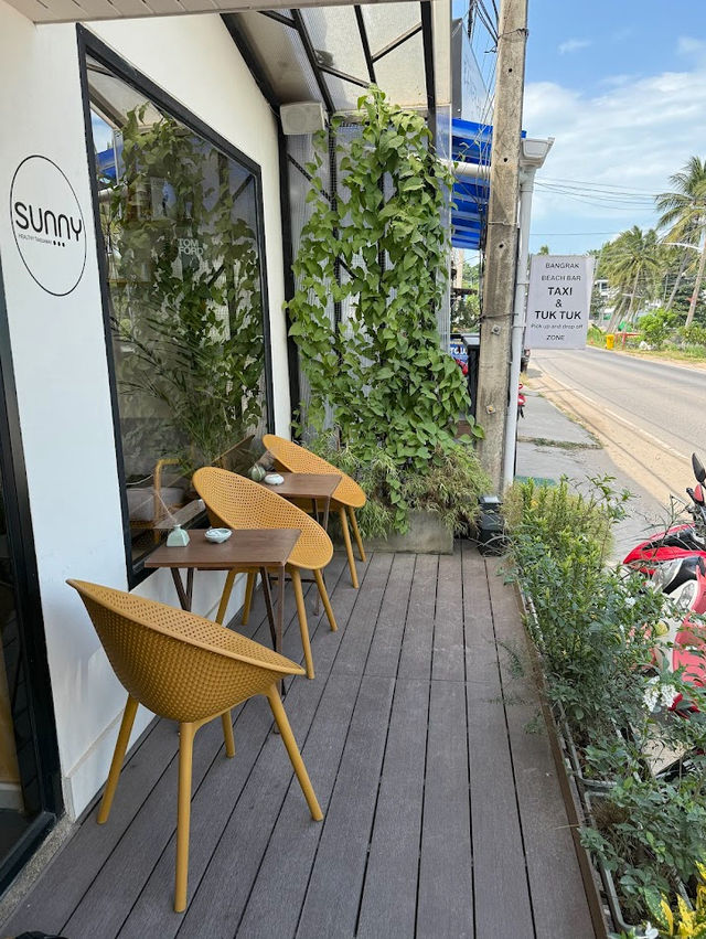Sunny Cafe: Samui's Bright Spot