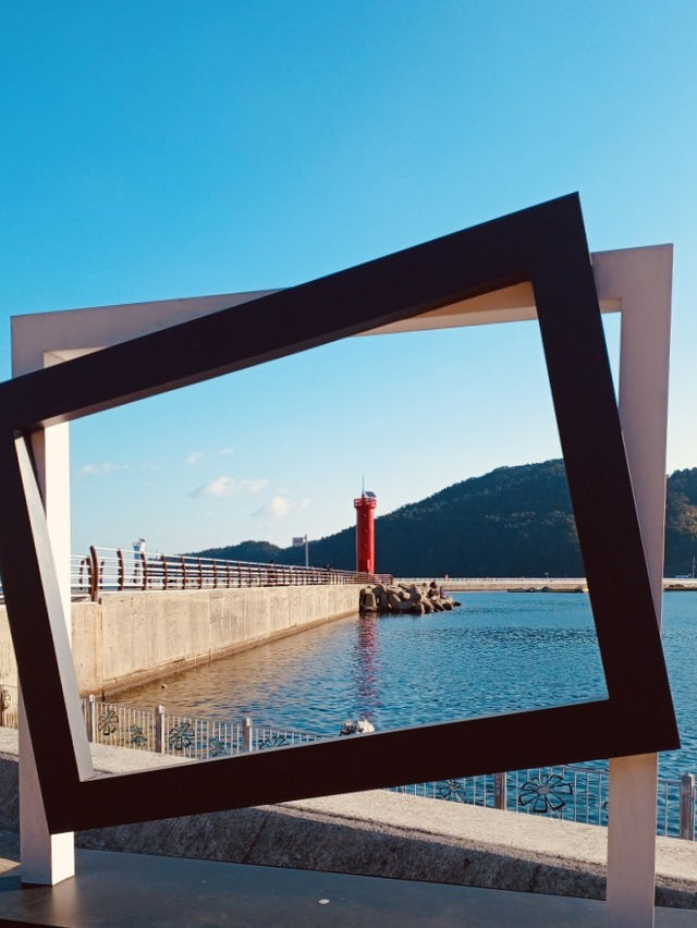 Neungpo Waterside Park, Geoje: A Serene Coastal Haven with Artistic Touches