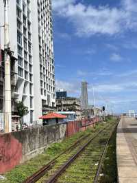 🚉斯里蘭卡 科盧皮提亞（Kollupitiya）車站｜被遺忘的海岸旁拍照場景