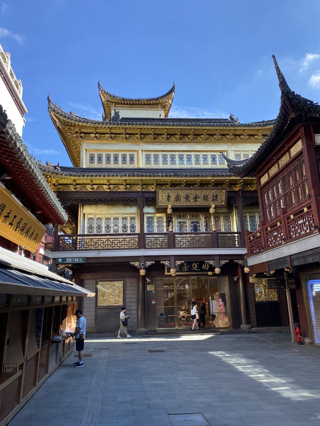 晚上金光璀璨的豫園，早上該去嗎？