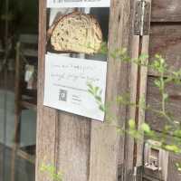 Little Tree Grocery เป็นคาเฟ่เล็ก ๆ 