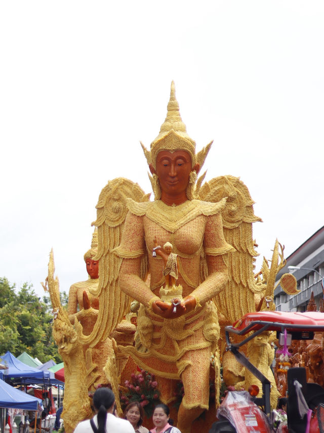 แห่เทียนเข้าพรรษา | อุบลราชธานี