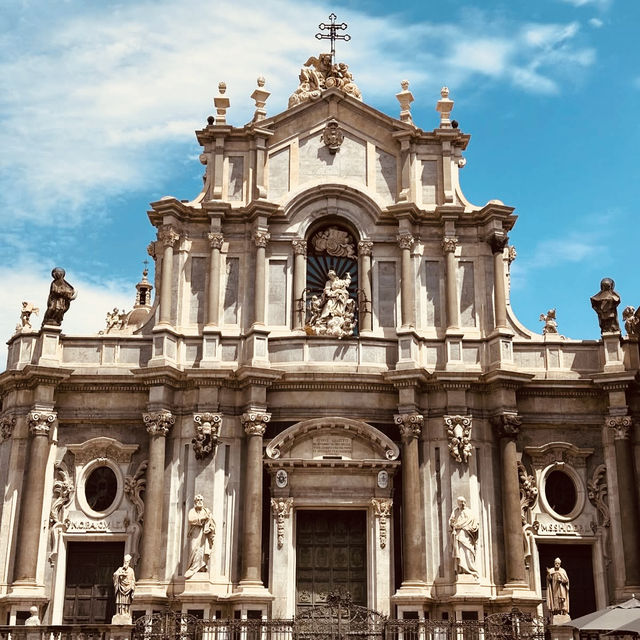 Solo Travel Guide: Catania, Sicily – Where Fire Meets Baroque** 🌋🏛️