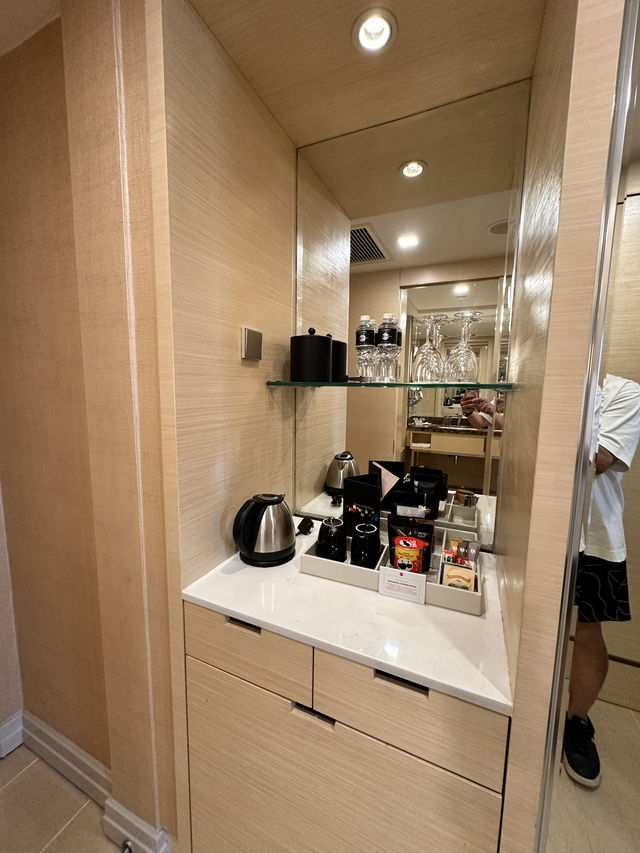 One World Hotel: 5-Star Comfort in the City