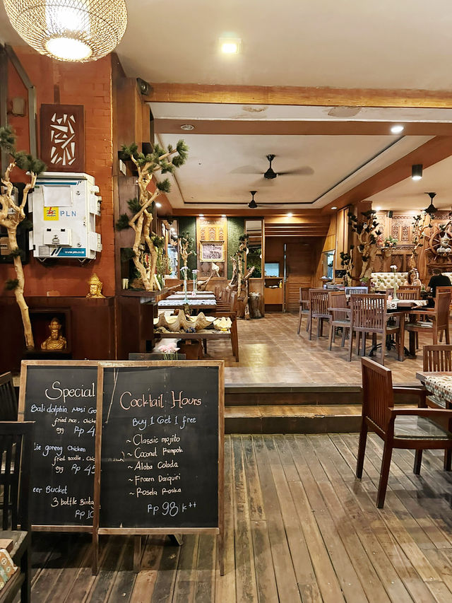 Late-Night Bites with Local Delight at Bali Dolphin Restaurant Ubud