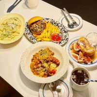 A pretty brunch cafe with an American casual concept!