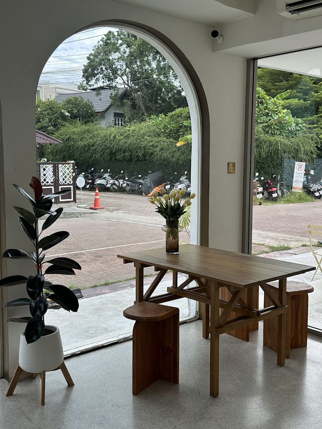 ☁️ Yelloo Café – คาเฟ่เล็ก ๆ ที่เบาเหมือนหายใจลึก