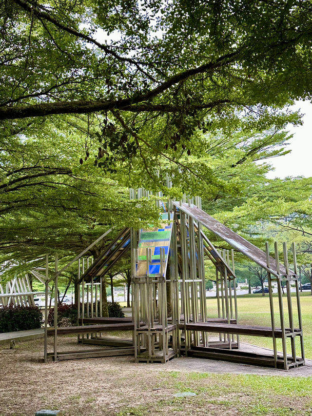 A Hidden Dialogue of Art & Nature in the Heart of KL