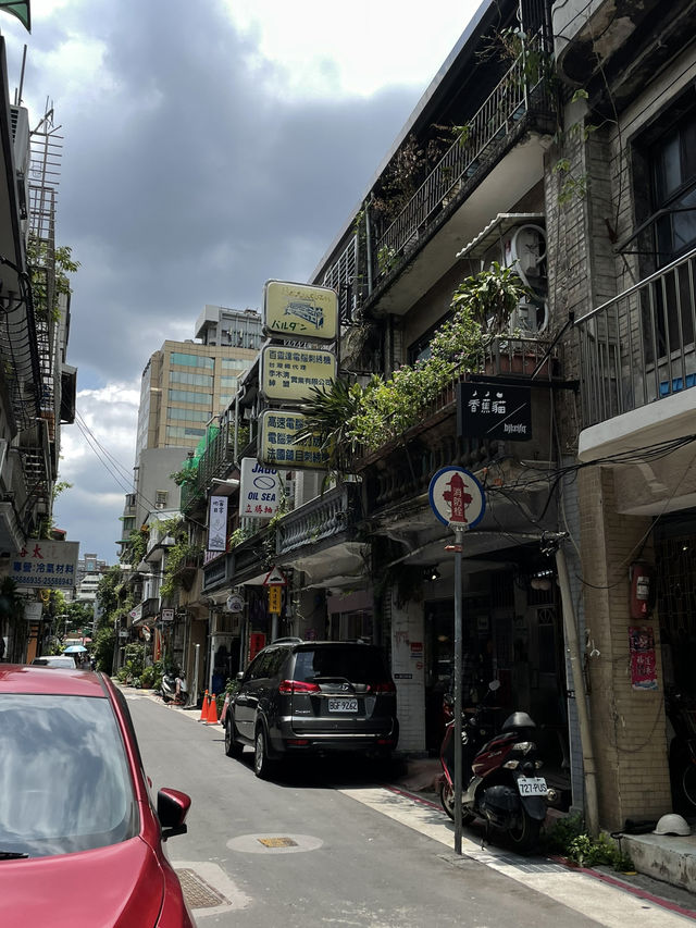 ไปเดินเล่นชิลๆในย่านชิคๆ สถานี  Zhongshan