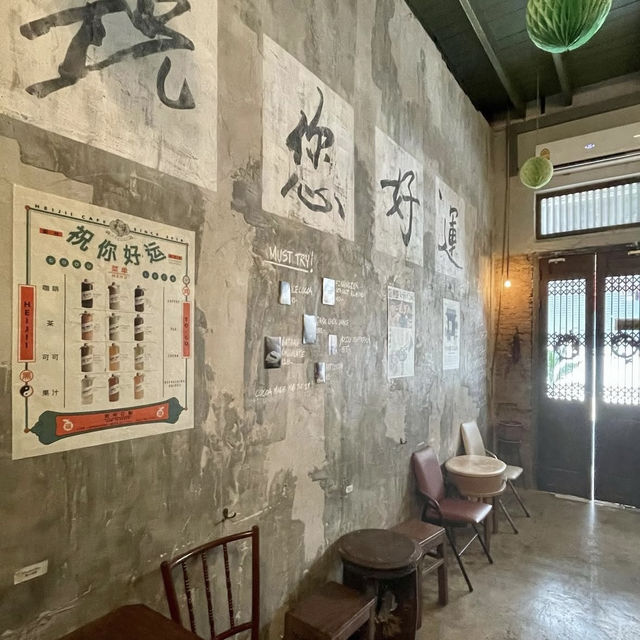 タイの裏路地に潜む落ち着きのあるカフェ「Hei Jii」🇹🇭