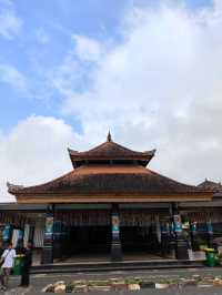 🌺 Ceremonial Reflections: A Walk Through Ulun Danu Beratan Park