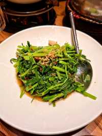 炭燒豬頸肉，外脆內嫩，滿足味蕾