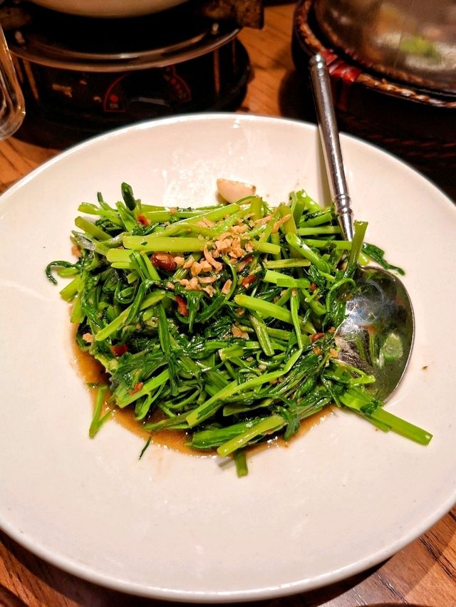 炭燒豬頸肉，外脆內嫩，滿足味蕾